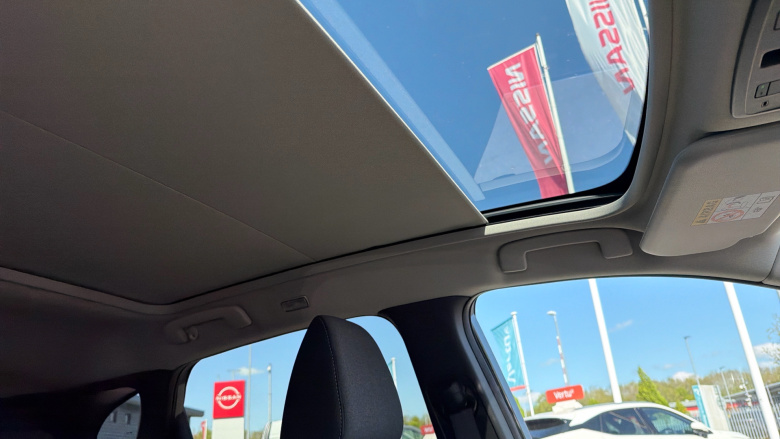 Nissan Qashqai 1.3 DiG-T MH N-Connecta 5dr Petrol Hatchback